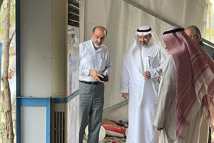 مدیر دفتر نمایندگی سازمان حج و زیارت در عربستان و جمعی از دست اندرکاران ستاد حج در مکه مکرمه به صورت میدانی از روند آماده سازی محل چادر‌های عرفات بازدید کردند.