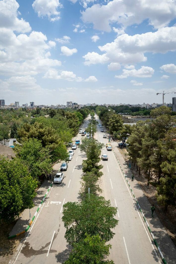 شهردار مشهد گفت: مسیرهای پادگان لشکر ۷۷ عصر شنبه به روی شهروندان باز و در مرحله بعدی فضای سبز آن در اختیار مردم قرار می‌گیرد
