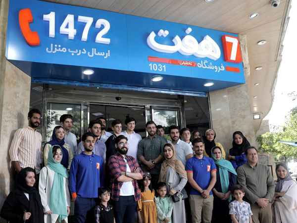 در آستانه برگزاری جام جهانی فوتبال ، سردار آزمون  به عنوان سفیر فروشگاه‌های زنجیره‌ای هفت معرفی گردید