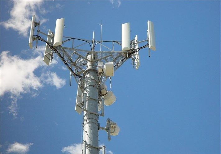با تلاش  کارکنان  مخابرات منطقه هرمزگان جهت تسهیل ارتباطات در روستای زلزله زده سایه خوش و کمک به ارگان‌های امداد رسان ، شبکه همراه اول در این روستا از 3G به 4G ارتقاء یافت.