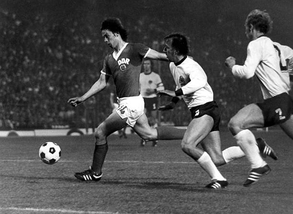 عکس | آلمان شرقی برنده سیاسیترین جدال ۲ برادر عکس | آلمان شرقی برنده سیاسیترین جدال ۲ برادر