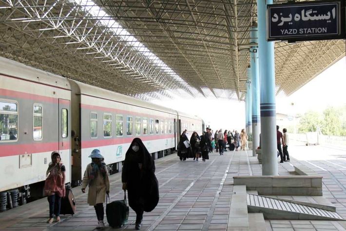 مدیر روابط عمومی راه‌آهن منطقه خراسان گفت: فروش بلیت و حرکت قطار مسافربری مشهد-یزد با افزایش رام قطار، همه روزه از ایستگاه راه آهن مشهد به یزد انجام می شود.