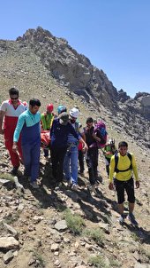 انجام عملیات نجات با بالگرد در ارتفاعات الوند