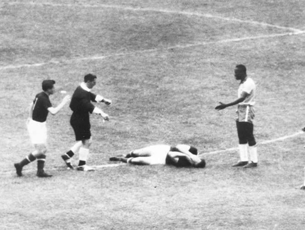 اولین جنگ در جام جهانی به میزبانی بوردو همراه با دست‌ و پای شکسته