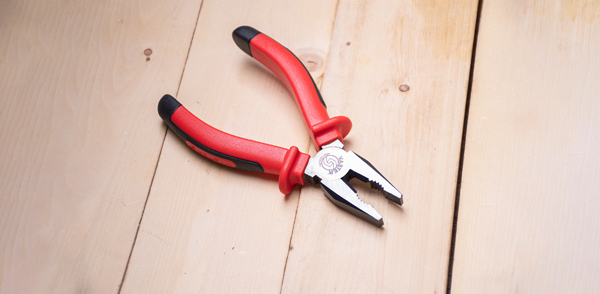 محبوب ترین برند انبردست موجود در ایران انبردست-رونیکس