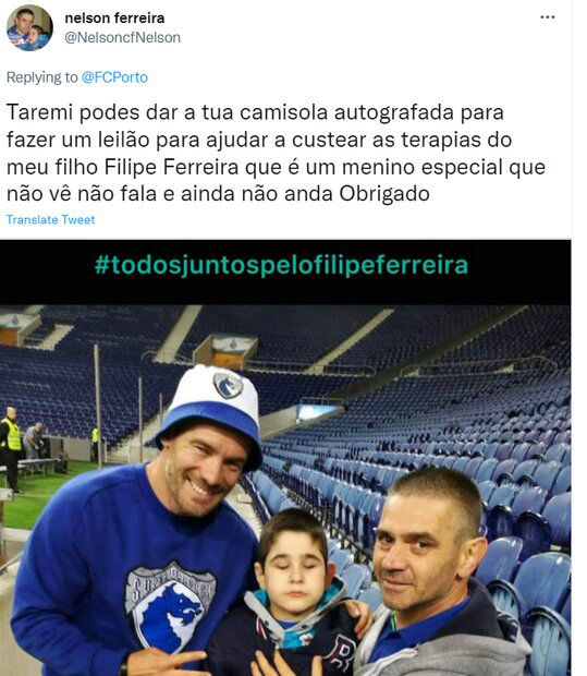 عکس | درخواست هوادار پورتو از طارمی:پیراهنت را برای پسرم به حراج بگذار! عکس | درخواست هوادار پورتو از طارمی:پیراهنت را برای پسرم به حراج بگذار!