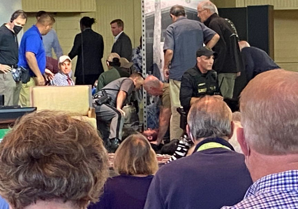 عکس | حمله به سلمان رشدی در نیویورک عکس | حمله به سلمان رشدی در نیویورک