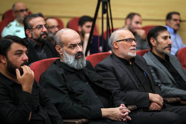 در شعر آیینی به آمیزهای از حماسه، ماتم، توحید، اخلاق، فداکاری و ایثار از فرهنگ عاشورایی نیاز داریم در شعر آیینی به آمیزهای از حماسه، ماتم، توحید، اخلاق، فداکاری و ایثار از فرهنگ عاشورایی نیاز داریم