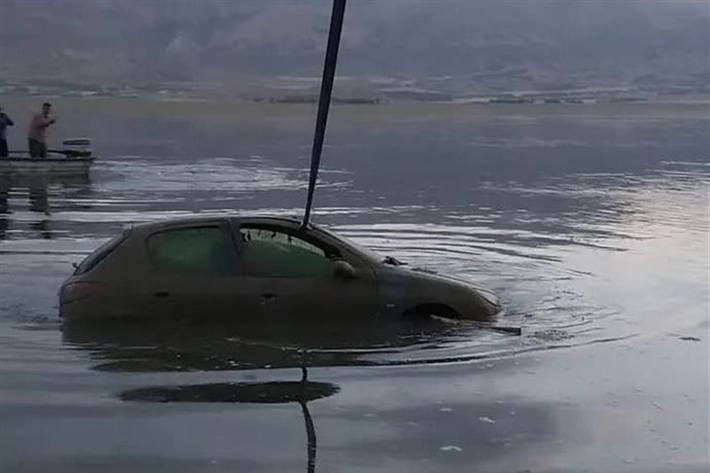 پس از پایین آمدن سطح آب تالاب چغاخور در شهرستان بروجن، یک خودروی ۲۰۶ که یک زن بر آن سوار بوده است در این تالاب کشف شد.