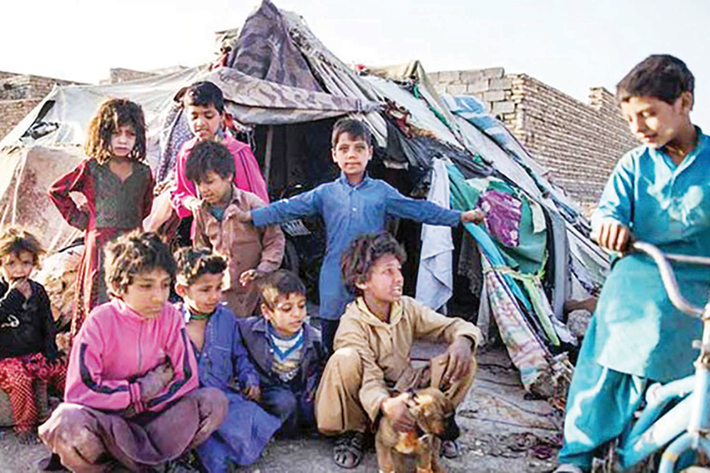 «فقط در زندگی بدون هدف خودمان دست‌وپا می‌زنیم و صبح را شب می‌کنیم.» این حرف مشترک حدود یک‌میلیون نفری است که بی‌شناسنامه در کشور زندگی می‌کنند! حدود ۴۰۰هزار نفر آنها کودک هستند و ۴۵۰۰ نفر از مجموع این افراد در استان سیستان‌ و بلوچستان زندگی می‌کنند.