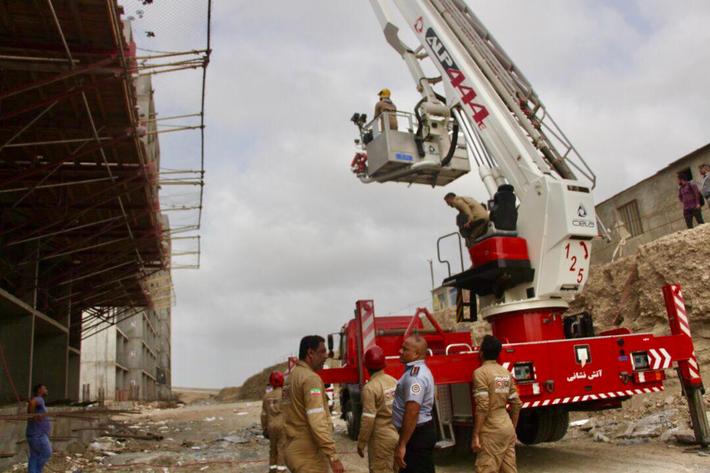 عدم رعایت نکات ایمنی در یک پروژه ساختمانی  در بندرعباس منجر به سقوط یک کارگر و مصدومیت او شد.