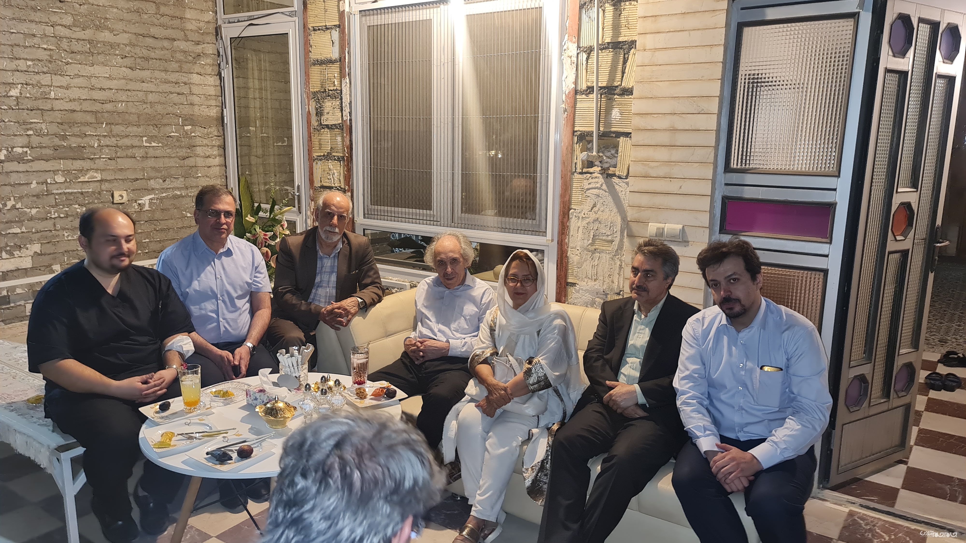 دیدار هیات مدیره بیمارستان بیستون با پزشک پیشکسوت نامی و پرآوازه کرمانشاهی