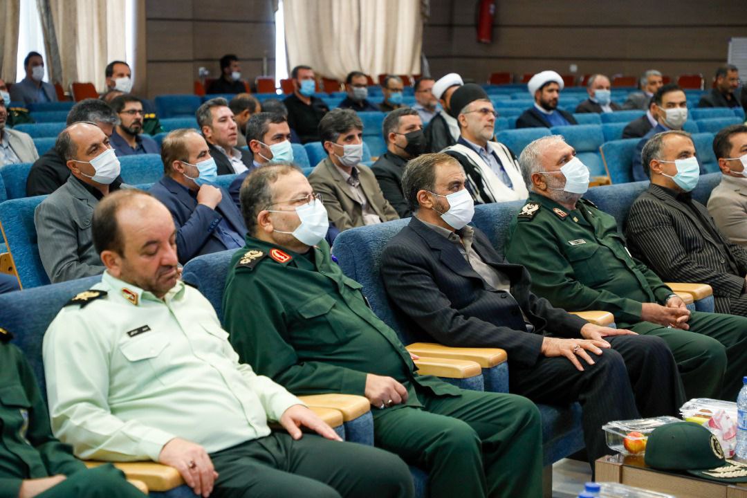 تجلیل از خادمان و عوامل اجرائی کنگره 10 هزار نفری شهداء جامعه عشایری تجلیل از خادمان و عوامل اجرائی کنگره 10 هزار نفری شهداء جامعه عشایری
