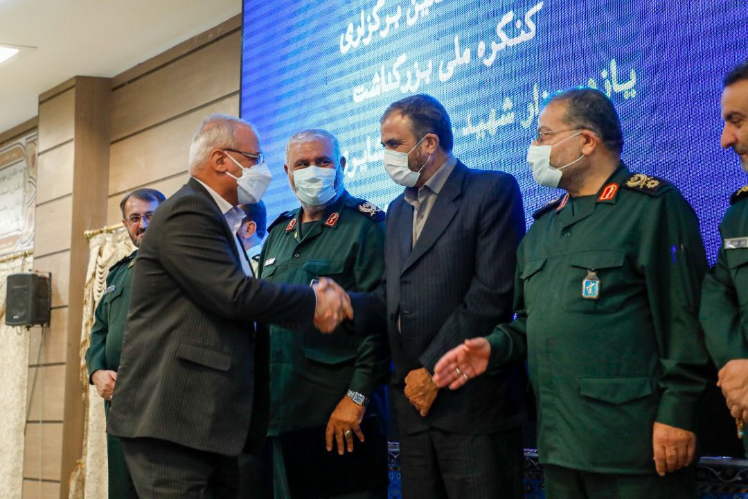 تجلیل از خادمان و عوامل اجرائی کنگره 10 هزار نفری شهداء جامعه عشایری تجلیل از خادمان و عوامل اجرائی کنگره 10 هزار نفری شهداء جامعه عشایری