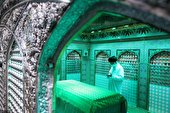 غبارروبی مضجع مطهر رضوی در سفر به مشهد مقدس