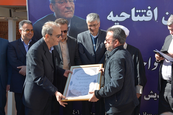 افتتاح و بهره برداری از پروژه 24 واحدی خیرین مسکن ساز شهرستان بروجن با اعتباری بالغ بر 40 میلیارد تومان افتتاح و بهره برداری از پروژه 24 واحدی خیرین مسکن ساز شهرستان بروجن با اعتباری بالغ بر 40 میلیارد تومان