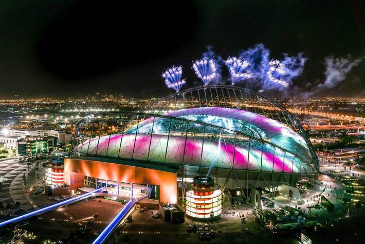 ورزشگاه ۶۸ هزار نفری خلیفه که تاکنون میزبان رویدادهای مهمی بوده و چند مرتبه نیز مورد بازسازی قرار گرفته،‌ محل برگزاری دیدار ایران و انگلیس خواهد بود.