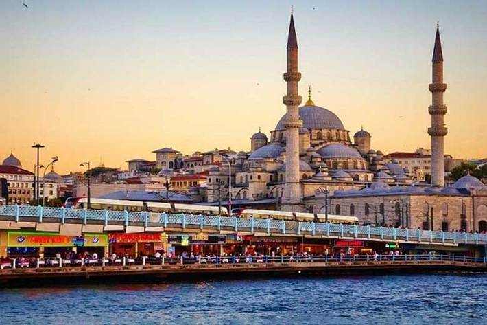 اگر در حال برنامه‌ریزی برای سفر با تور استانبول هستید و تمام تلاش خود را برای تنظیم بودجه خود انجام  می‌دهید، اما نمی‌توانید آن را مدیریت کنید، به صدای ما گوش دهید. در واقع، برای سفر با تور نیازی به‌صرف هزینه زیادی ندارید.