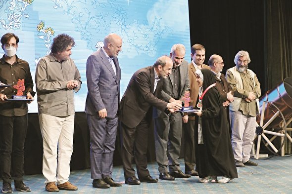 این چادر باید طلایی می‌شد