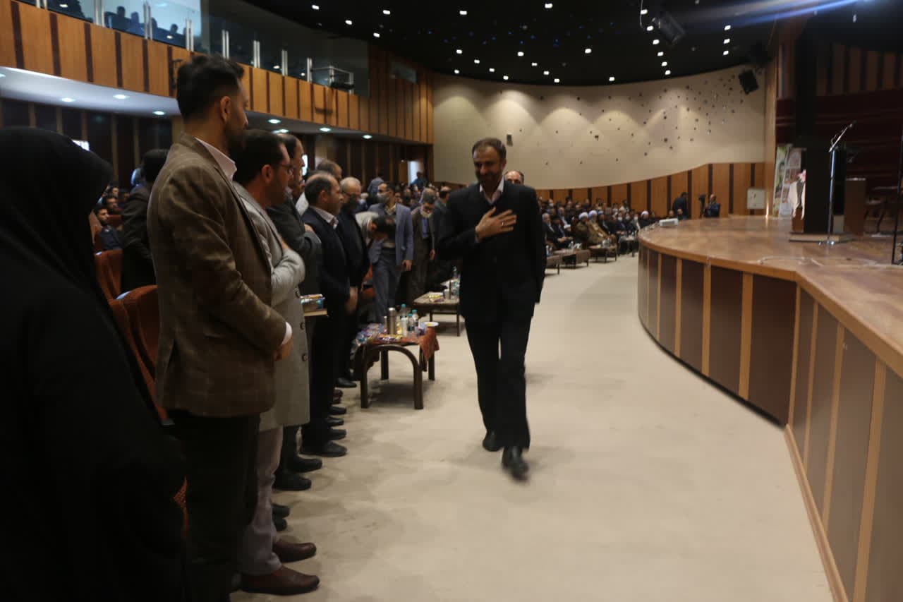 شیوه جدید دشمن در مقابله با انقلاب ایجاد یاس و نا امیدی در میان مردم،جوانان و جامعه است شیوه جدید دشمن در مقابله با انقلاب ایجاد یاس و نا امیدی در میان مردم،جوانان و جامعه است