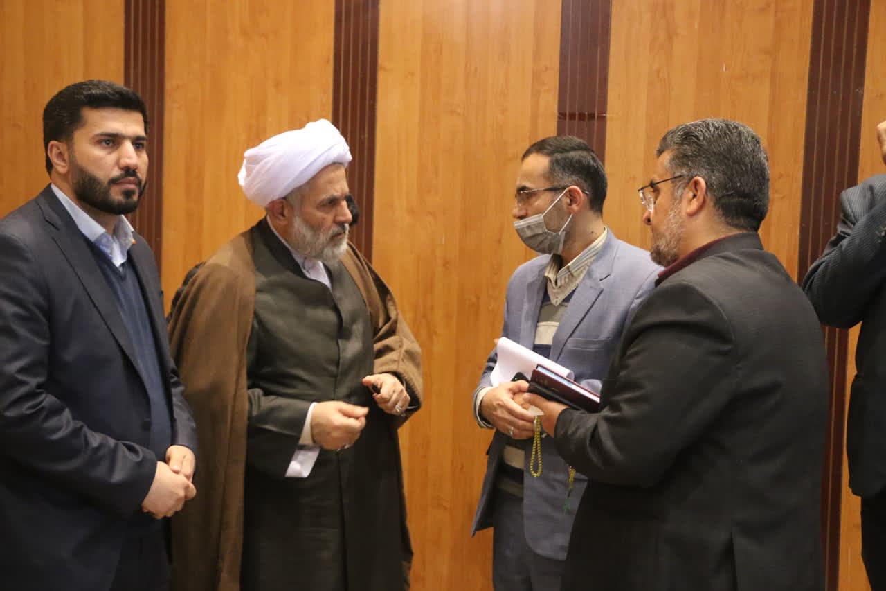 شیوه جدید دشمن در مقابله با انقلاب ایجاد یاس و نا امیدی در میان مردم،جوانان و جامعه است شیوه جدید دشمن در مقابله با انقلاب ایجاد یاس و نا امیدی در میان مردم،جوانان و جامعه است