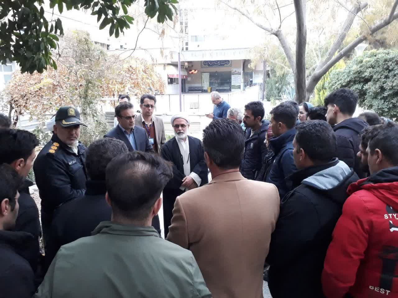 عیادت نماینده مردم شهرستان بروجن و مسئولان از مصدومان حادثه آتشسوزی مینیبوس عیادت نماینده مردم شهرستان بروجن و مسئولان از مصدومان حادثه آتشسوزی مینیبوس