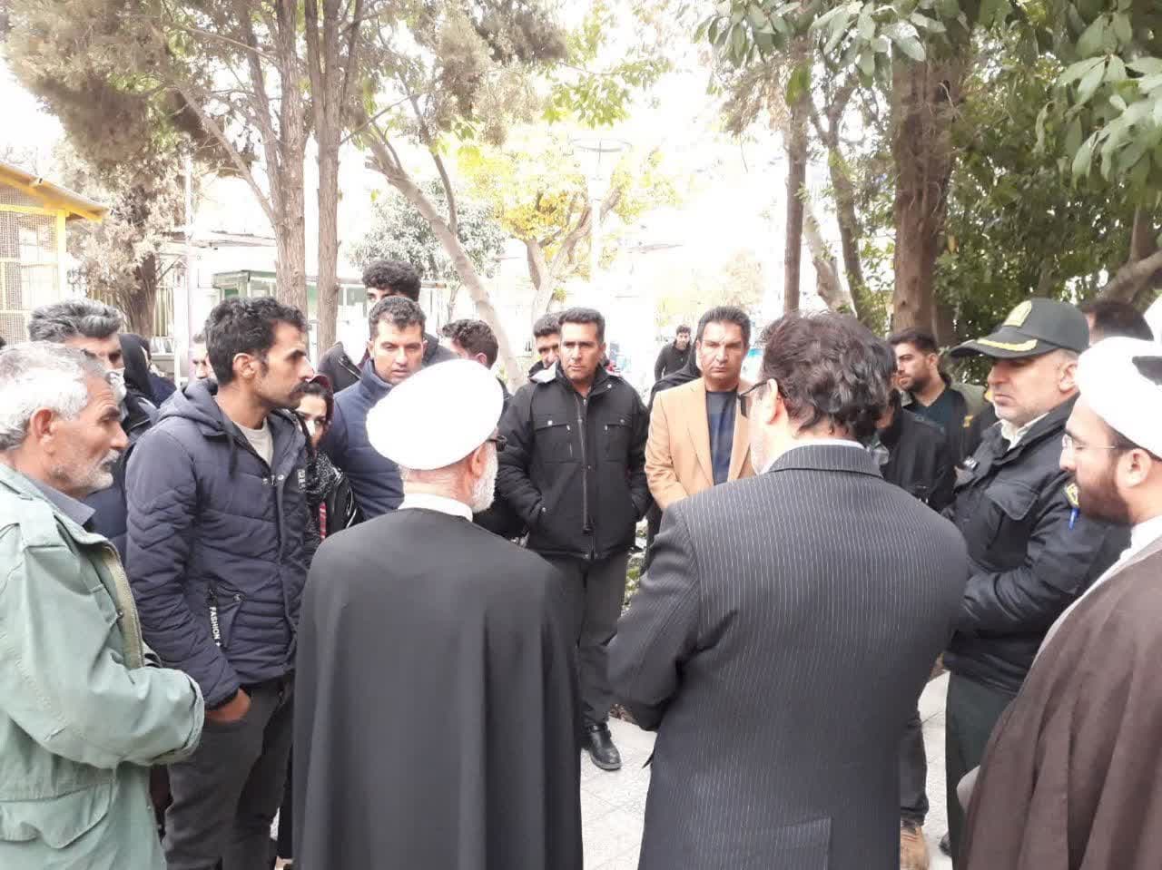 عیادت نماینده مردم شهرستان بروجن و مسئولان از مصدومان حادثه آتشسوزی مینیبوس عیادت نماینده مردم شهرستان بروجن و مسئولان از مصدومان حادثه آتشسوزی مینیبوس