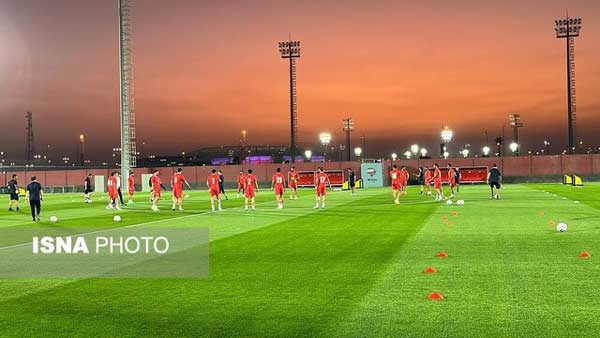 عکس | کی‌روش داور VAR شد | بیرانوند بدون محافظ تمرین کرد