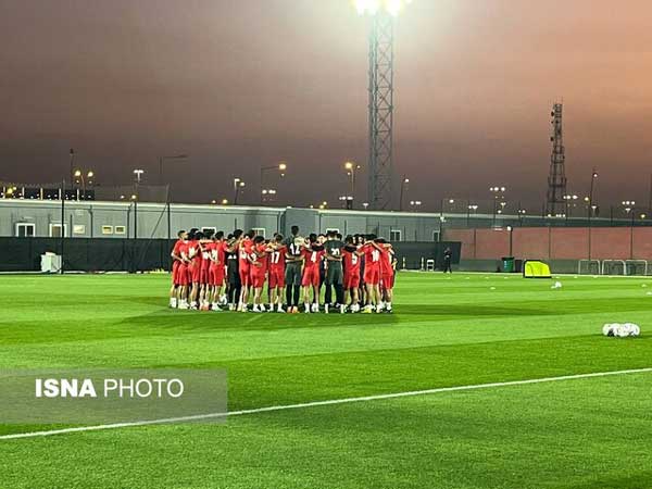 عکس | کی‌روش داور VAR شد | بیرانوند بدون محافظ تمرین کرد