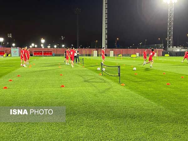 عکس | کی‌روش داور VAR شد | بیرانوند بدون محافظ تمرین کرد