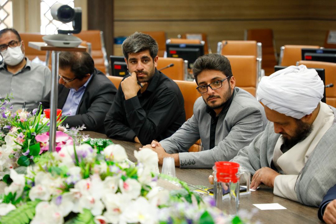 دیدار و گعده های خصوصی و گزینشی استاندار با برخی از افراد رسانه ای