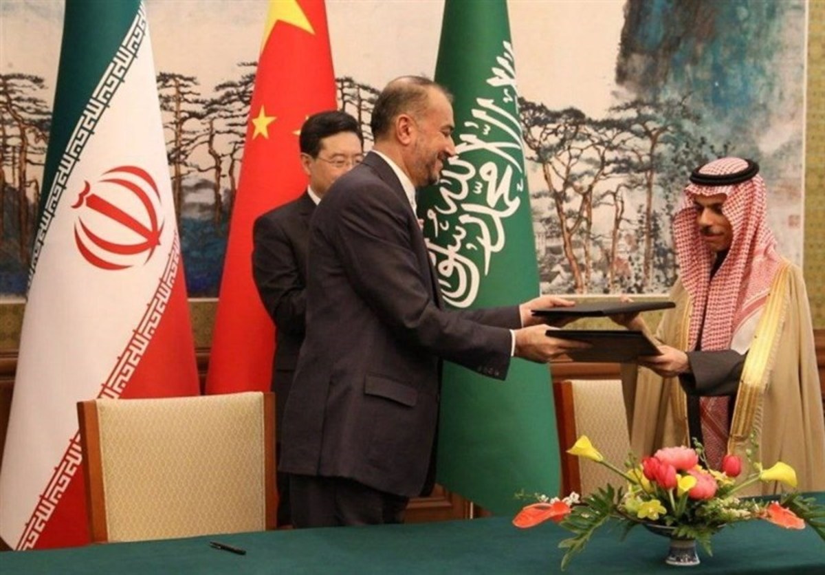 ظهر امروز به وقت پکن وزرای خارجه ایران و عربستان بیانیه‌ مشترکی را امضا کردند.