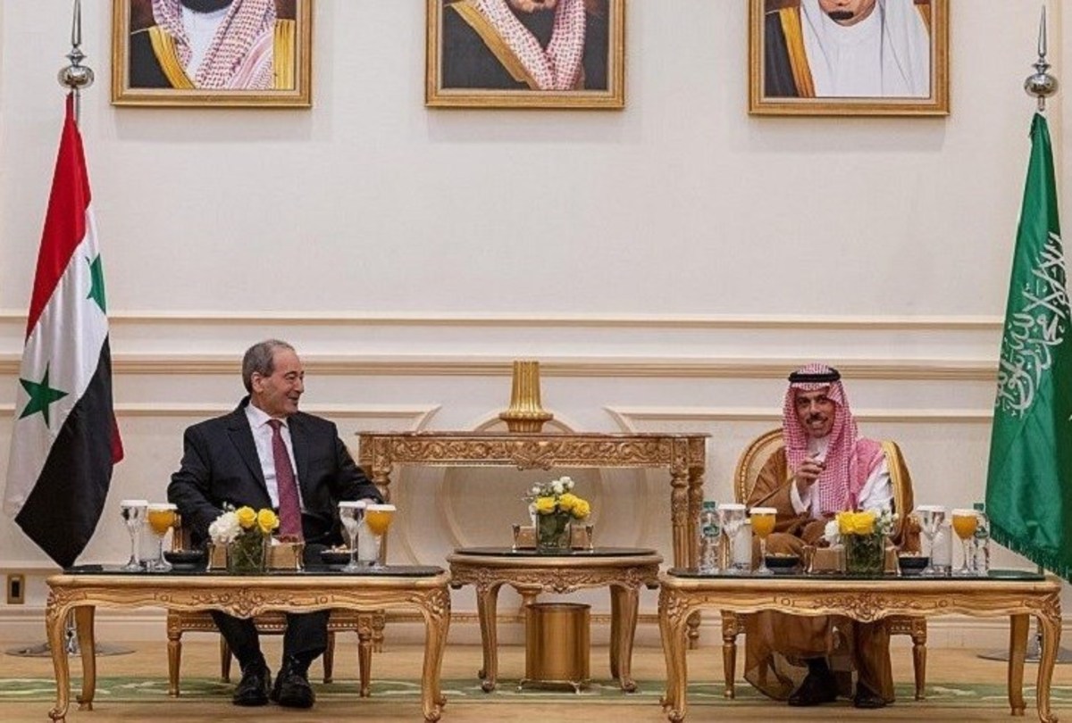 عربستان سعودی در بیانیه مطبوعاتی مشترک که در پایان سفر وزیر خارجه سوریه به ریاض منتشر شد از آغاز مجدد روابط دیپلماتیک بین دو کشور استقبال کرد.