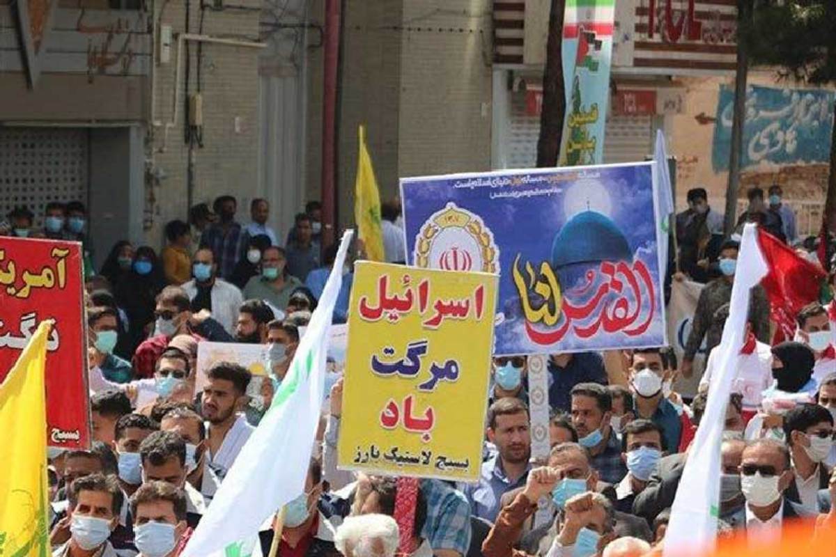 مراسم راهپیمایی روز جهانی قدس دقایقی پیش با شعار محوری « فلسطین محور وحدت جهان اسلام ؛ قدس در آستانه آزادی » در سراسر کشور آغاز شد.