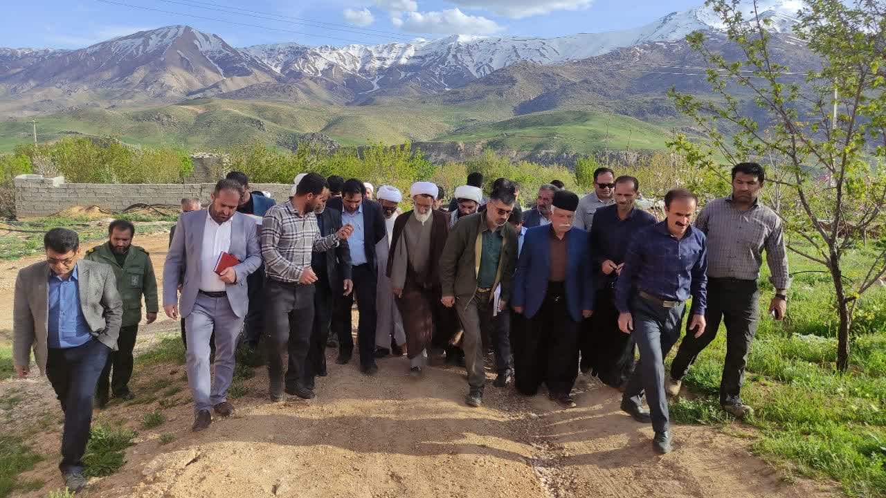 بازدید نماینده ولی فقیه در استان چهار محال و بختیاری از باغات شهرستان کوهرنگ و دو آب صمصامی