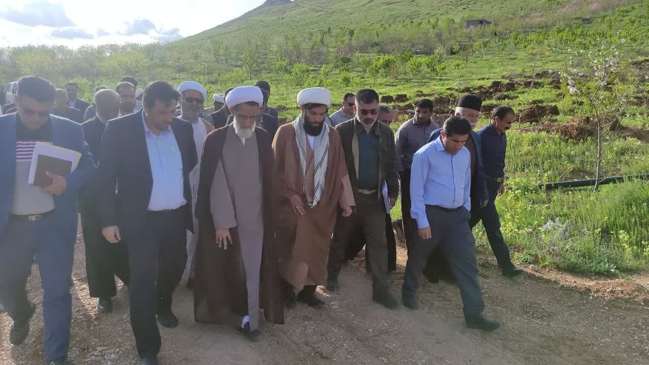بازدید نماینده ولی فقیه در استان چهار محال و بختیاری از باغات شهرستان کوهرنگ و دو آب صمصامی