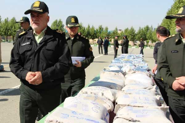 عکس | ۲۳۰ میلیارد کالای قاچاق در غرب استان تهران کشف شد عکس | ۲۳۰ میلیارد کالای قاچاق در غرب استان تهران کشف شد