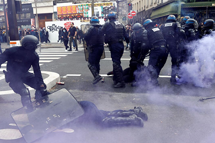 سرکوب تظاهرات مسالمت آمیز مردم فرانسه را قویا محکوم می کنیم