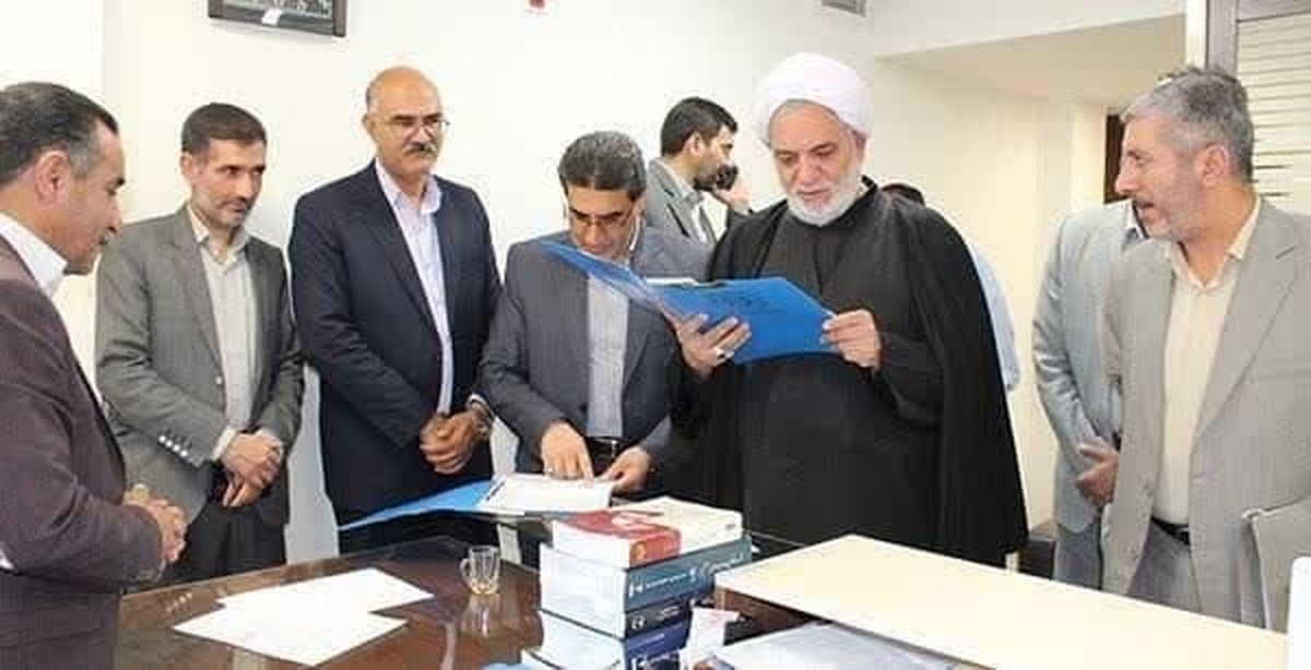 رئیس کل دادگستری استان کرمان در بازدید از بخش های مختلف مدیریت دادرسی مالیاتی استان با کارکنان و مراجعین به این واحد گفتگو کرد.