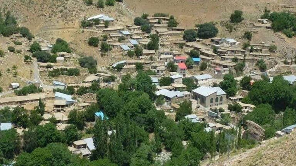 روستای دروان باقدمتی بیش از ۳۰۰ سال در استان البرز، درفاصله ۲۵ کیلومتری از مرکز شهرکرج و در شمال غربی آن واقع شده است.