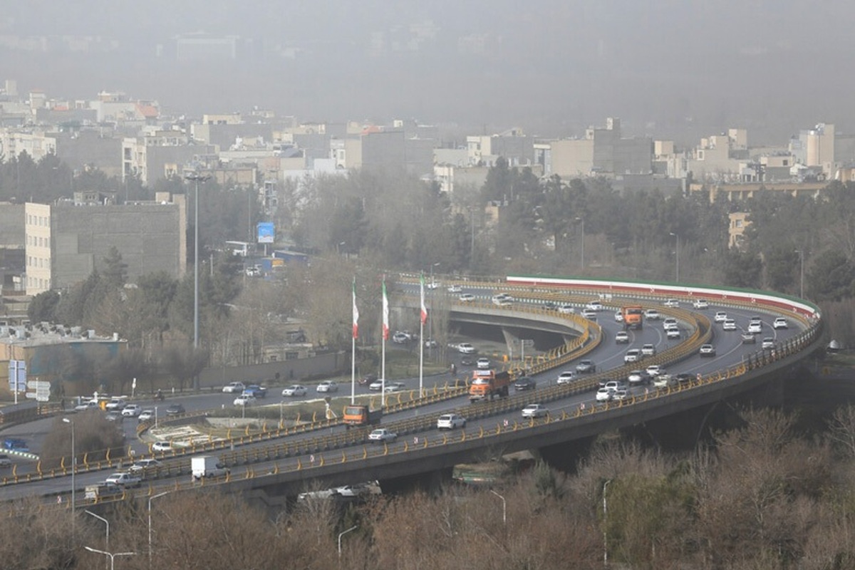 کیفیت هوای تهران هم اکنون با شاخص عددی ۱۶۲ در وضعیت قرمز و ناسالم برای تمام اقشار جامعه قرار دارد.