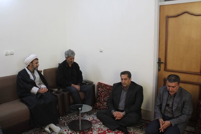 ابلاغ پیام تسلیت رهبر معظم انقلاب به خانواده شهدای حادثه تروریستی کرمان ابلاغ پیام تسلیت رهبر معظم انقلاب به خانواده شهدای حادثه تروریستی کرمان