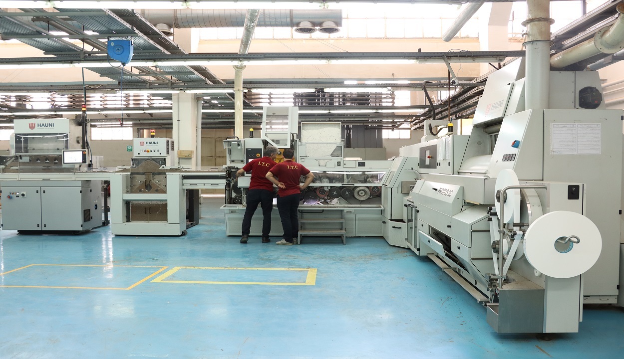 ضرباهنگ صدای چرخ تولید در میانه خیابان قزوین