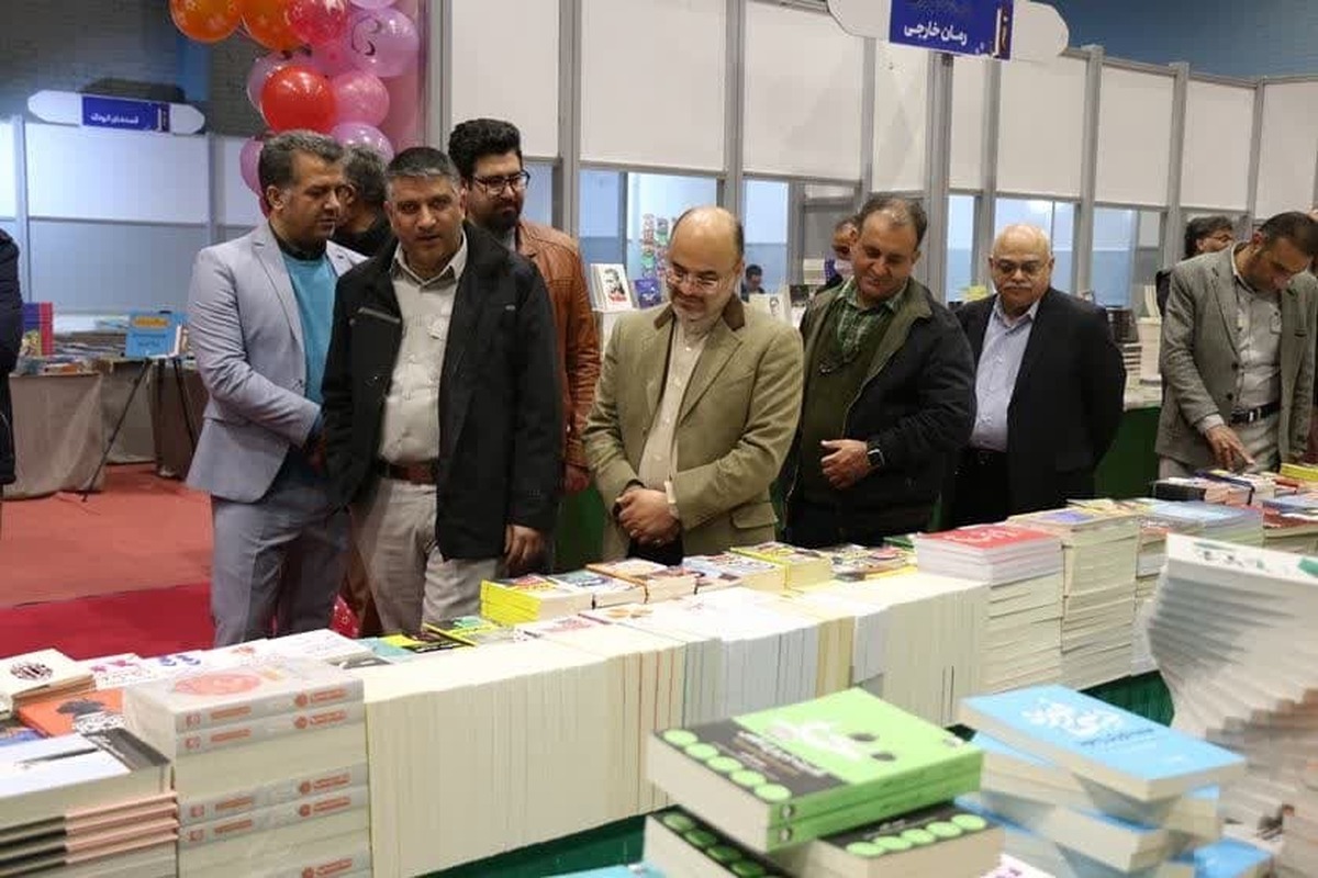 چهاردهمین نمایشگاه کتاب شهر سرچشمه با حضور مدیرکل فرهنگ و ارشاد اسلامی استان کرمان و مدیر عامل مجتمع مس سرچشمه افتتاح شد.