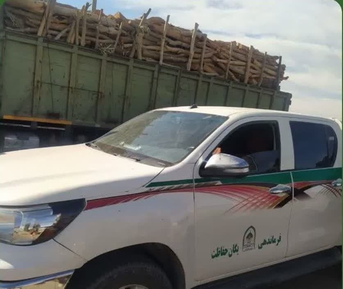 کشف و ضبط ۱۵ تن چوب بدون مجوز حمل در شهرستان جیرفت