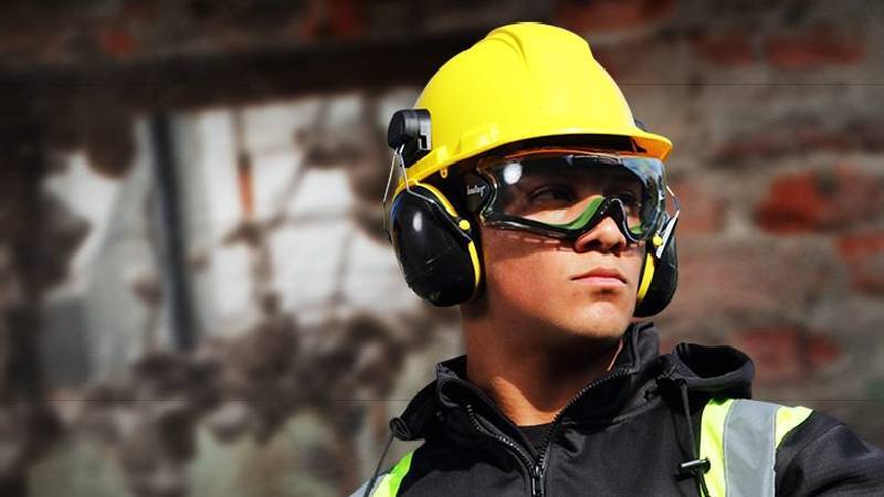 گوش گیر چیست؟ استانداردهای تجهیزات حفاظت از گوش گوش گیر چیست؟ استانداردهای تجهیزات حفاظت از گوش