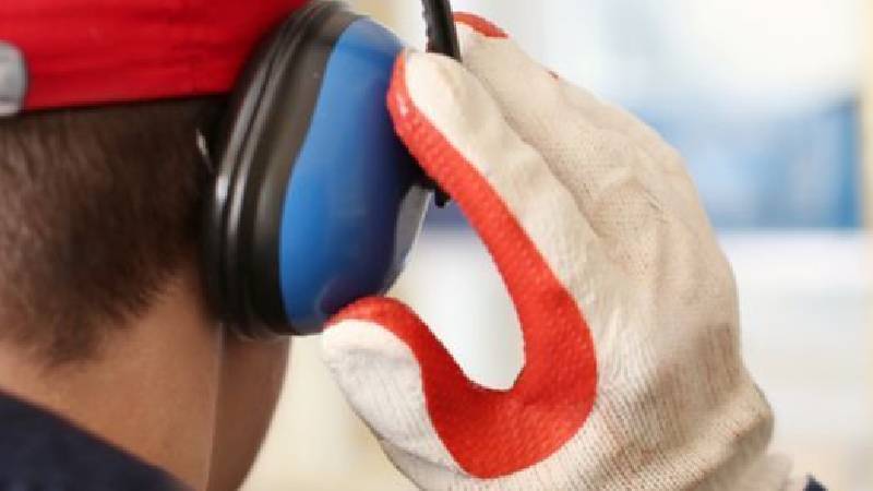 گوش گیر چیست؟ استانداردهای تجهیزات حفاظت از گوش گوش گیر چیست؟ استانداردهای تجهیزات حفاظت از گوش