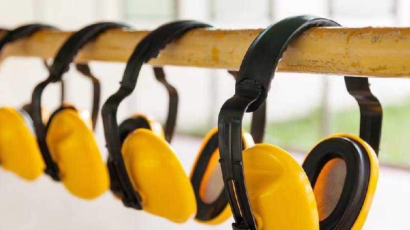 گوش گیر چیست؟ استانداردهای تجهیزات حفاظت از گوش گوش گیر چیست؟ استانداردهای تجهیزات حفاظت از گوش