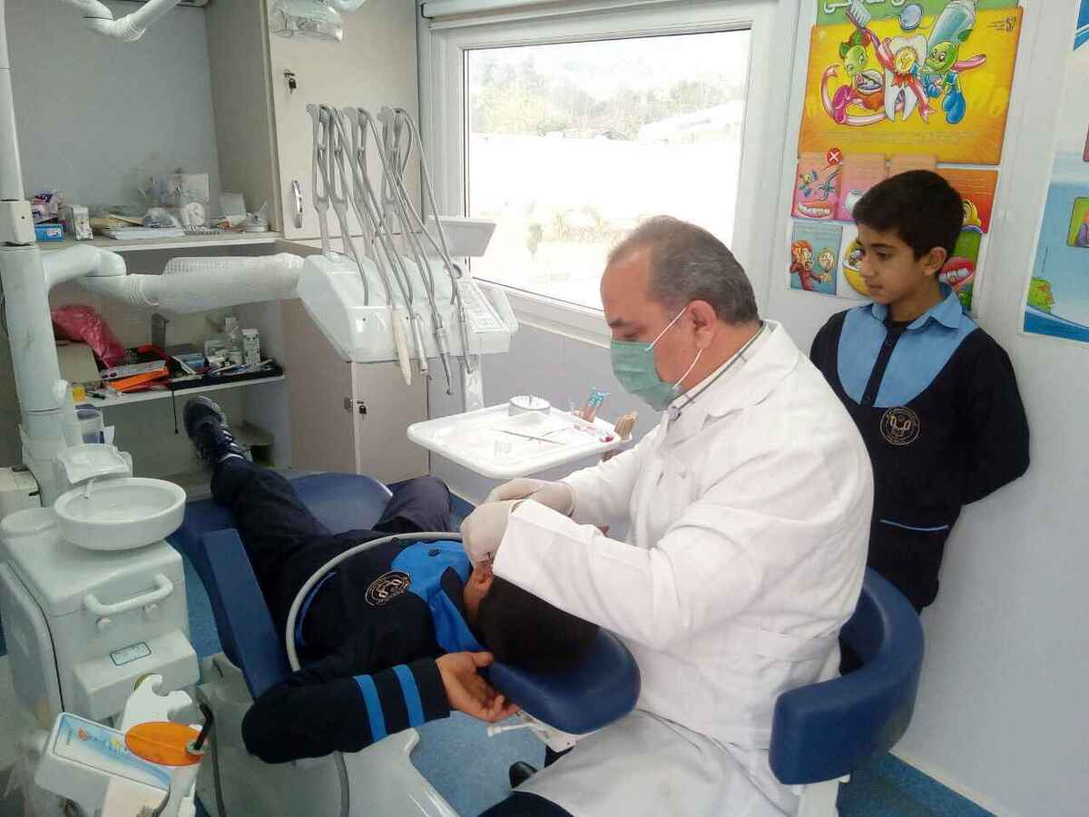 رییس پانزدهمین کنگره بین المللی دندانپزشکی عمومی ایران با انتقاد از حمایت نکردن بیمه‌ها از هزینه‌های دندانپزشکی، گفت: کشیدن دندان به دلیل نداشتن هزینه درمان دردناک است. 