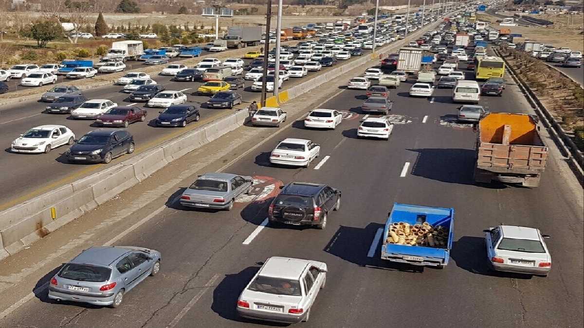مدیرکل راهداری و حمل و نقل جاده‌ای قزوین از تردد ۳۱۴ میلیون خودرو از سطح جاده‌های استان از ابتدای سال جدید خبر داد.